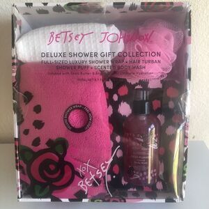 Betsey Johnson Fresh Plumeria Scented Shower‎ Gift Collection Box New Sealed
